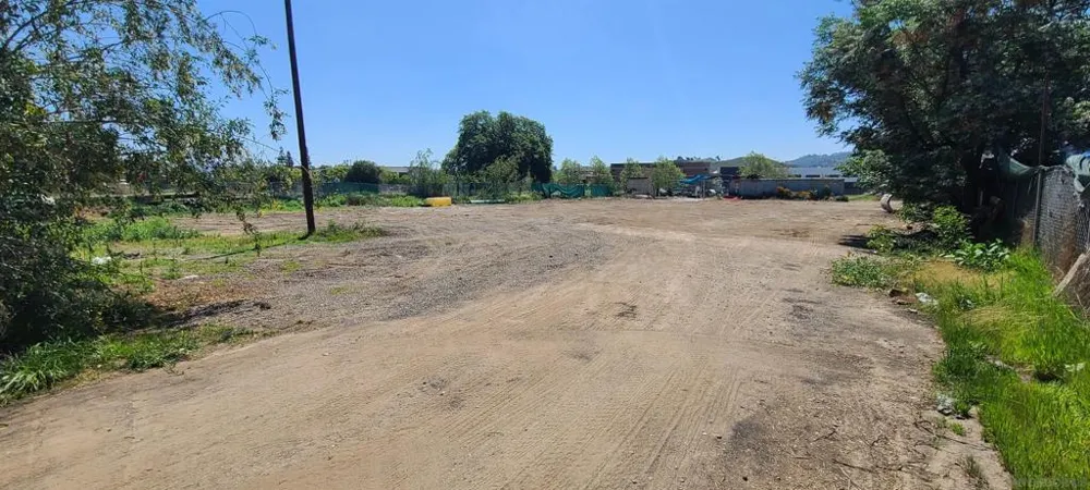 11457 El Nopal Lakeside, CA 92040