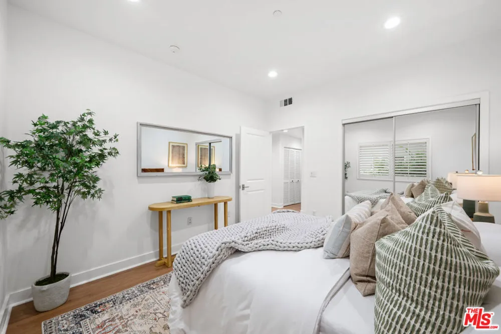 11115 Acama Street #104 Studio City, CA 91602