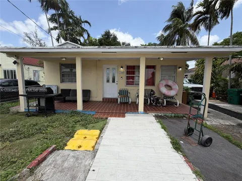 3245 NW 34th St