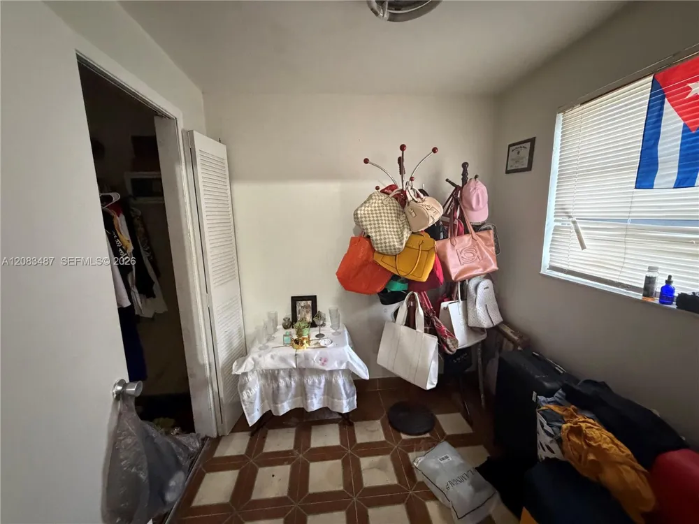 3245 NW 34th St Miami, FL 33142
