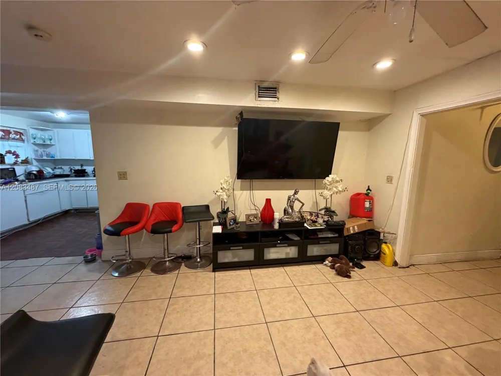 3245 NW 34th St Miami, FL 33142