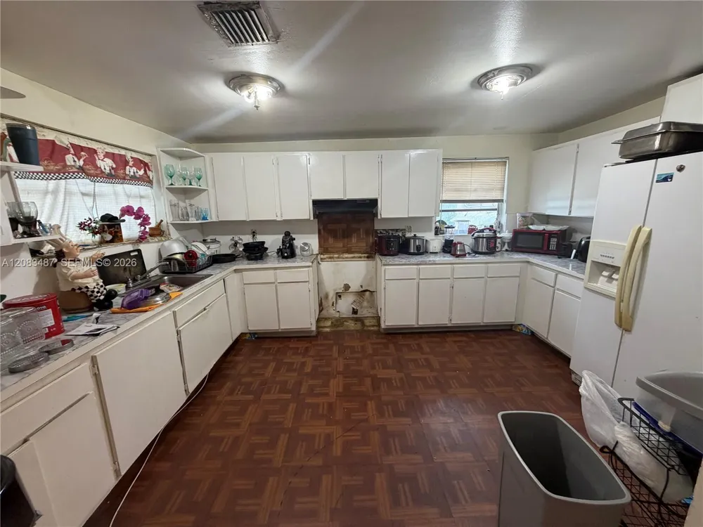 3245 NW 34th St Miami, FL 33142