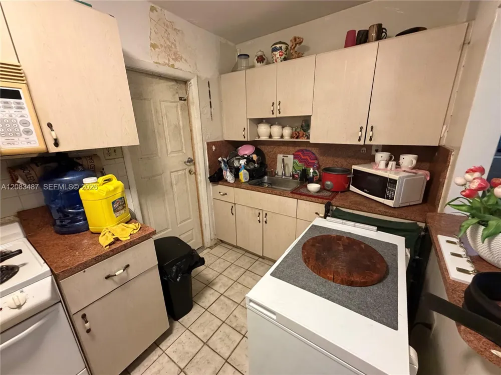 3245 NW 34th St Miami, FL 33142