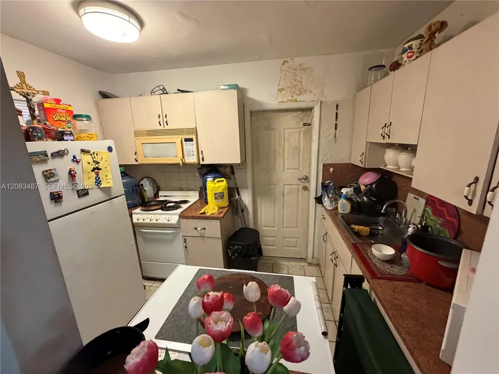 3245 NW 34th St Miami, FL 33142