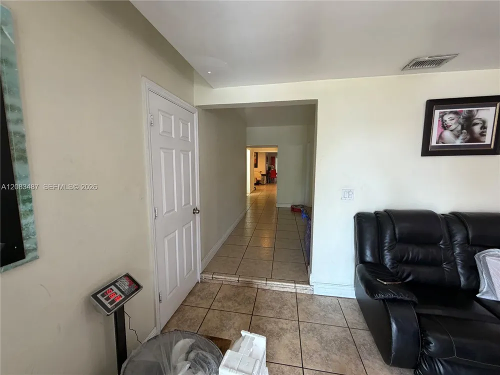 3245 NW 34th St Miami, FL 33142