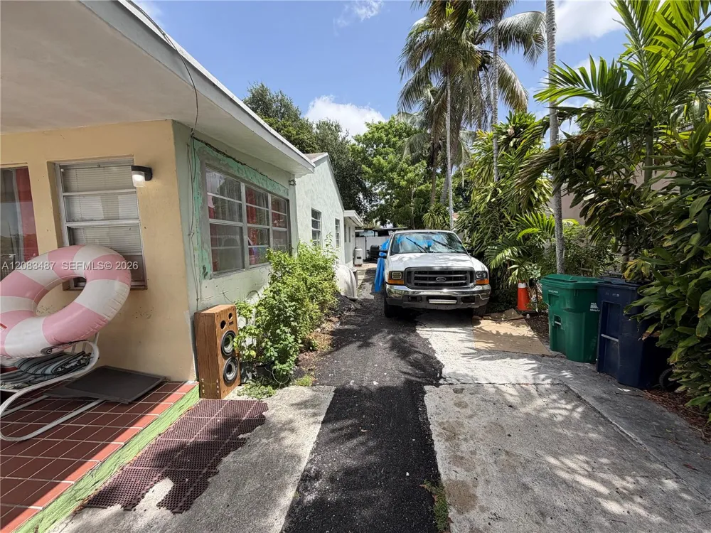 3245 NW 34th St Miami, FL 33142