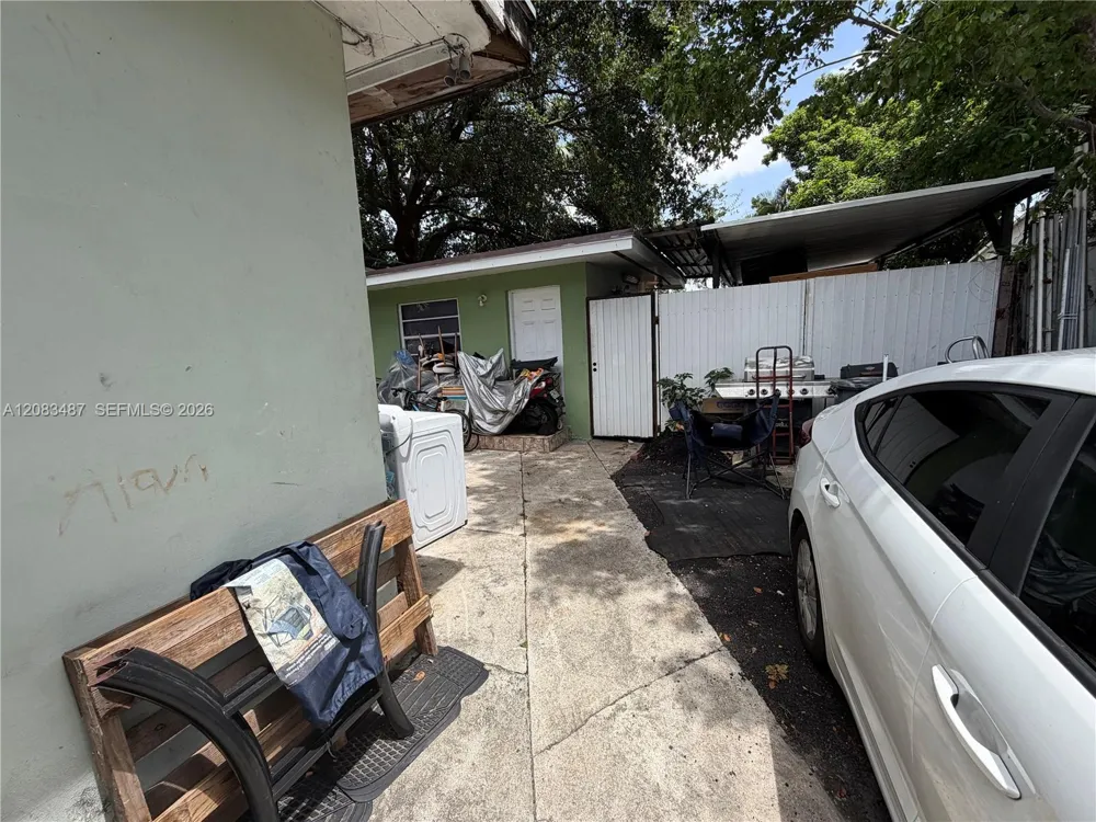 3245 NW 34th St Miami, FL 33142