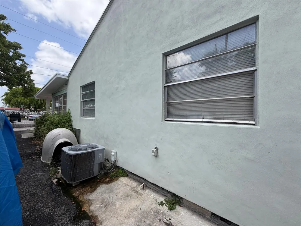 3245 NW 34th St Miami, FL 33142