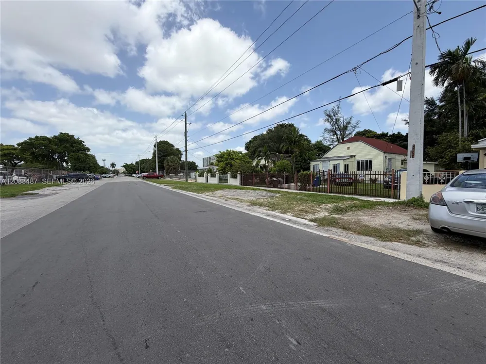 3245 NW 34th St Miami, FL 33142