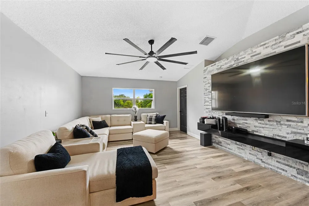 2086 S PARKTON DRIVE Deltona, FL 32725