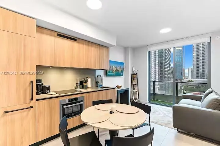 121 NE 5th St #1711 Miami, FL 33132