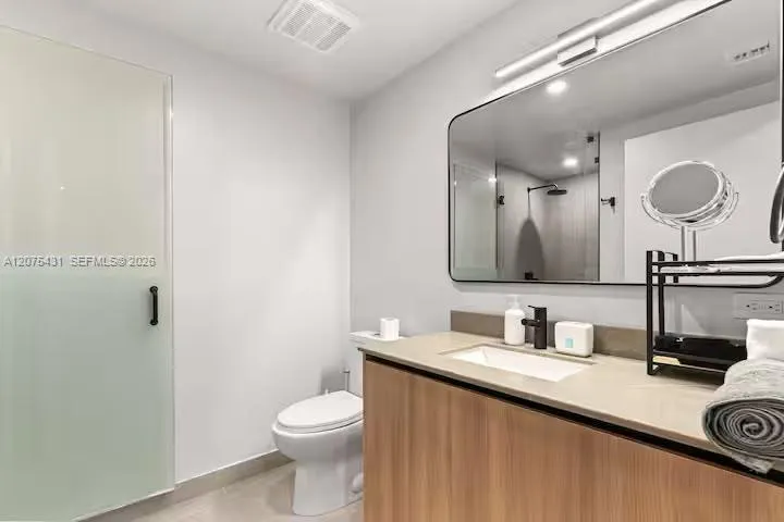 121 NE 5th St #1711 Miami, FL 33132