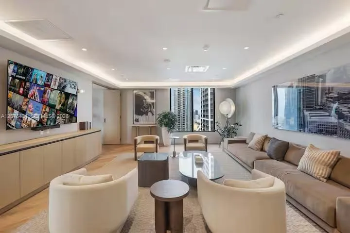 121 NE 5th St #1711 Miami, FL 33132