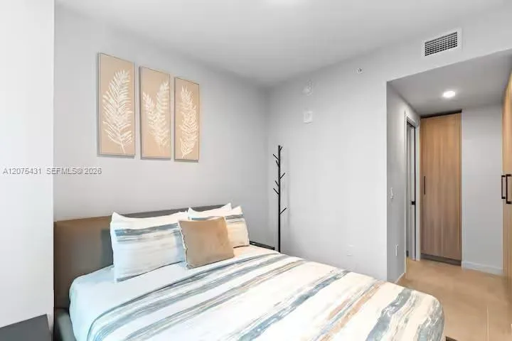 121 NE 5th St #1711 Miami, FL 33132