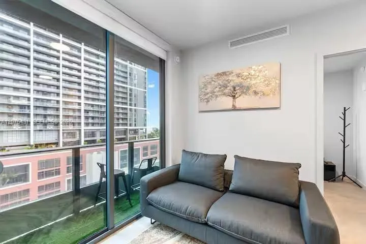 121 NE 5th St #1711 Miami, FL 33132