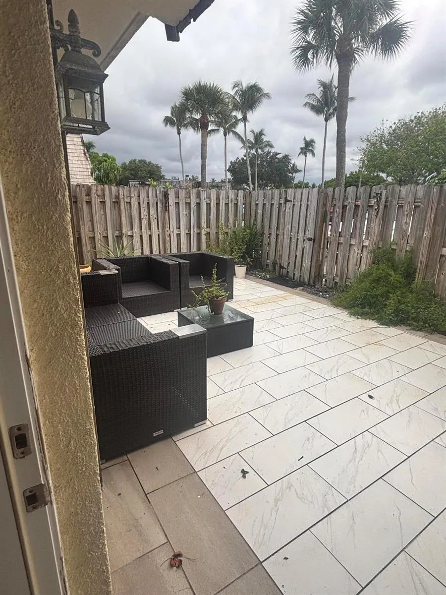 113 W LAKE ARBOR DRIVE Palm Springs, FL 33461