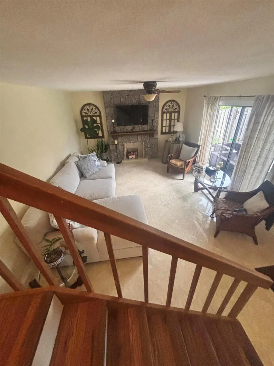 113 W LAKE ARBOR DRIVE Palm Springs, FL 33461
