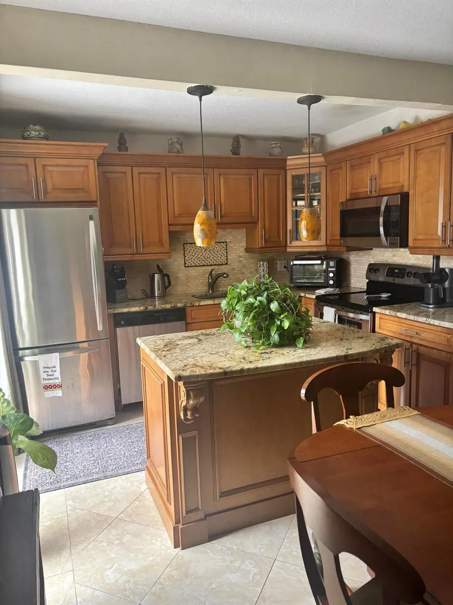113 W LAKE ARBOR DRIVE Palm Springs, FL 33461