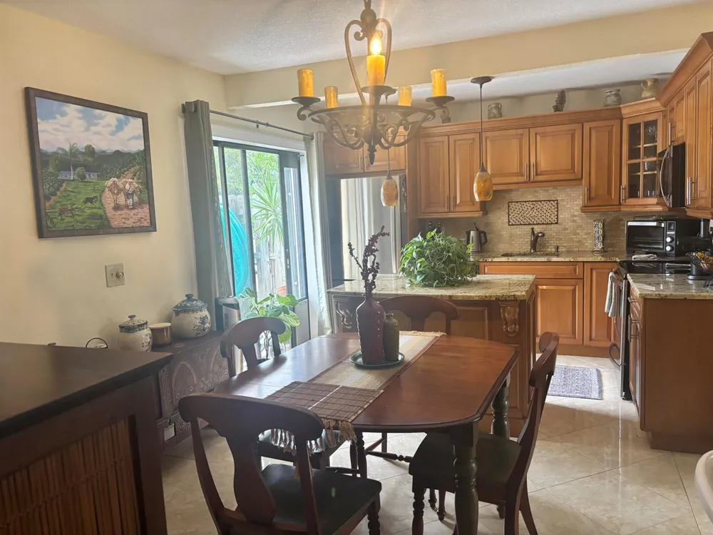 113 W LAKE ARBOR DRIVE Palm Springs, FL 33461