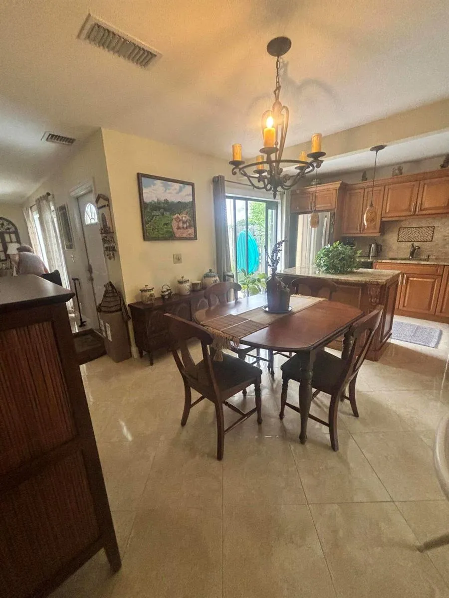 113 W LAKE ARBOR DRIVE Palm Springs, FL 33461