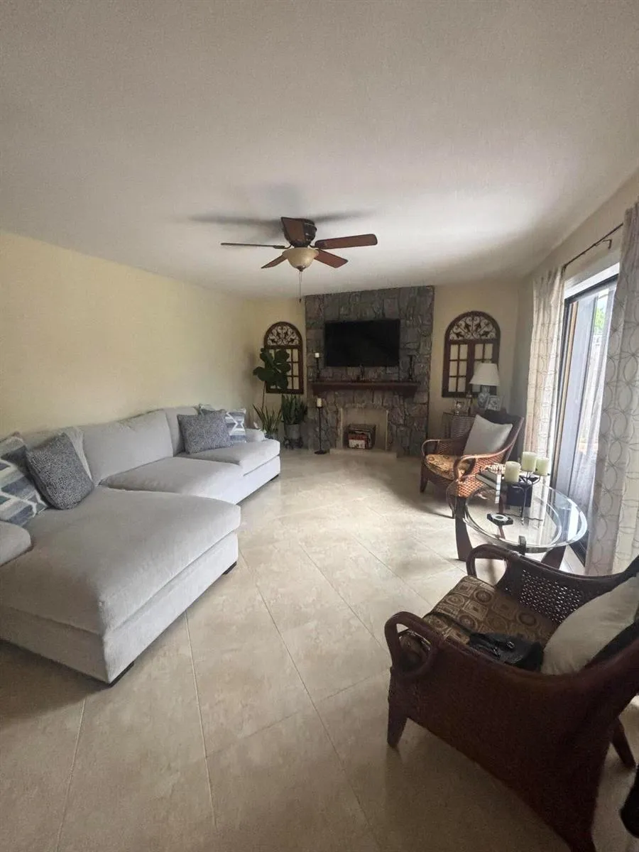 113 W LAKE ARBOR DRIVE Palm Springs, FL 33461
