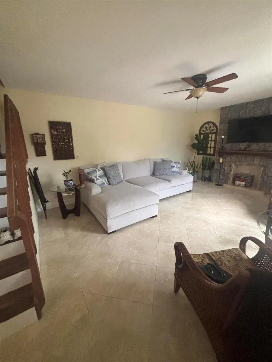 113 W LAKE ARBOR DRIVE Palm Springs, FL 33461