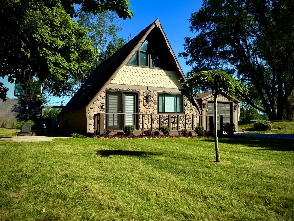 1864 24th Avenue Golden Township, MI 49436