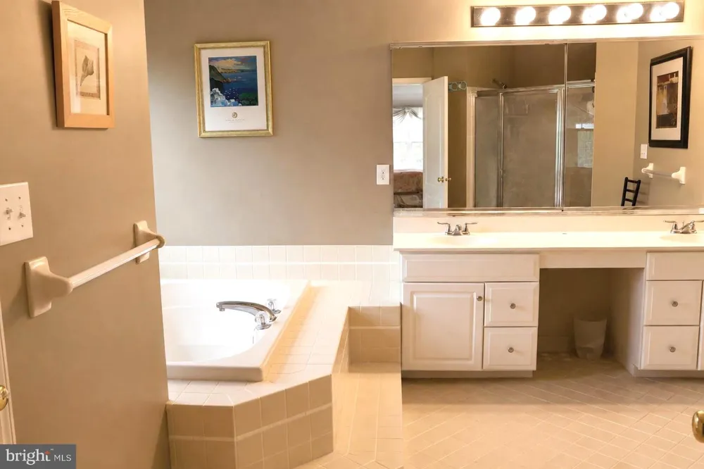 12 BROCKTON Ringoes, NJ 08551