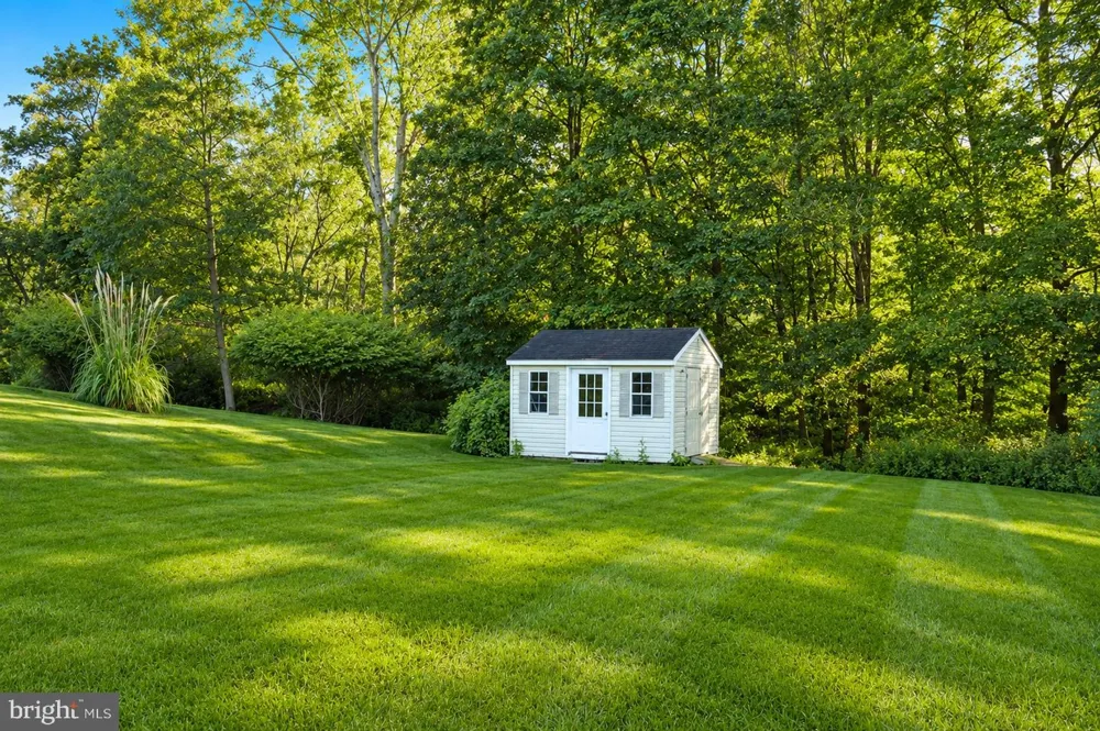 12 BROCKTON Ringoes, NJ 08551