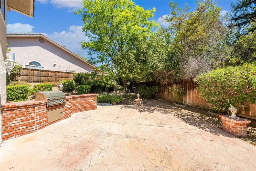914 Sterling Oaks Court Oak Park, CA 91377