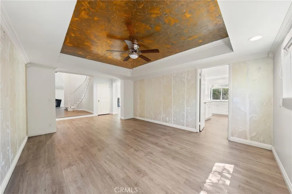 914 Sterling Oaks Court Oak Park, CA 91377