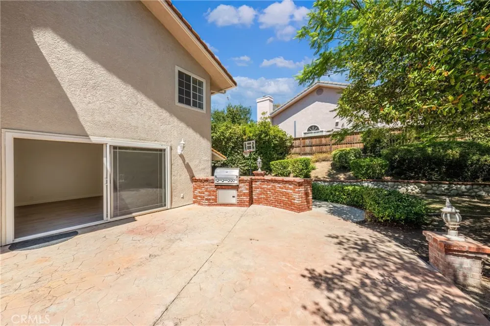914 Sterling Oaks Court Oak Park, CA 91377