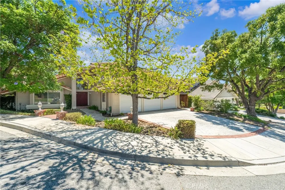 914 Sterling Oaks Court Oak Park, CA 91377