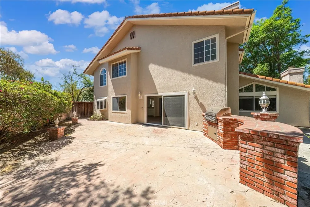 914 Sterling Oaks Court Oak Park, CA 91377
