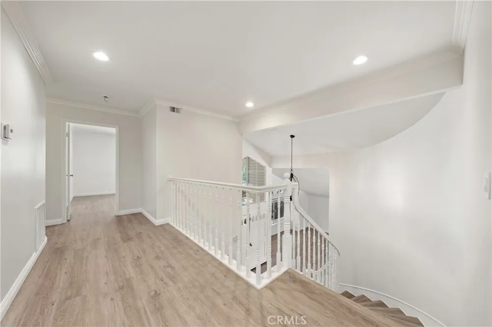 914 Sterling Oaks Court Oak Park, CA 91377