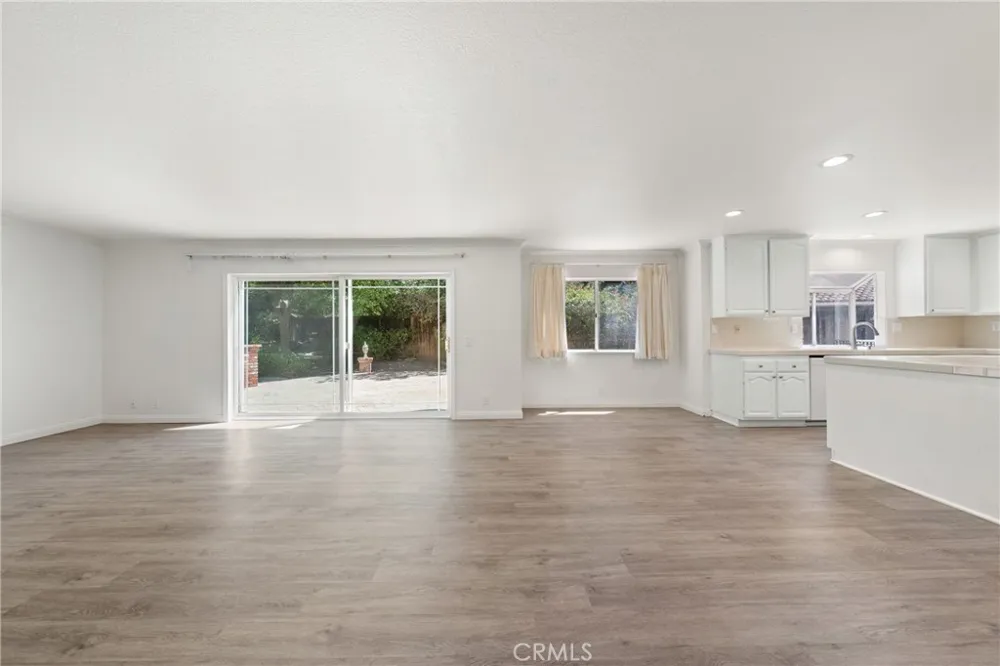 914 Sterling Oaks Court Oak Park, CA 91377