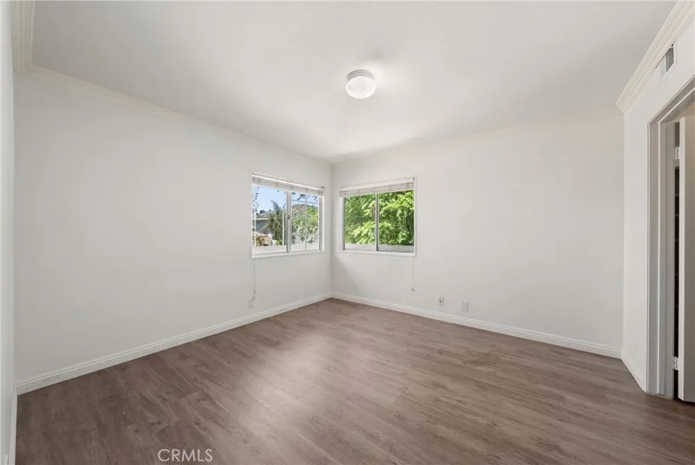 914 Sterling Oaks Court Oak Park, CA 91377