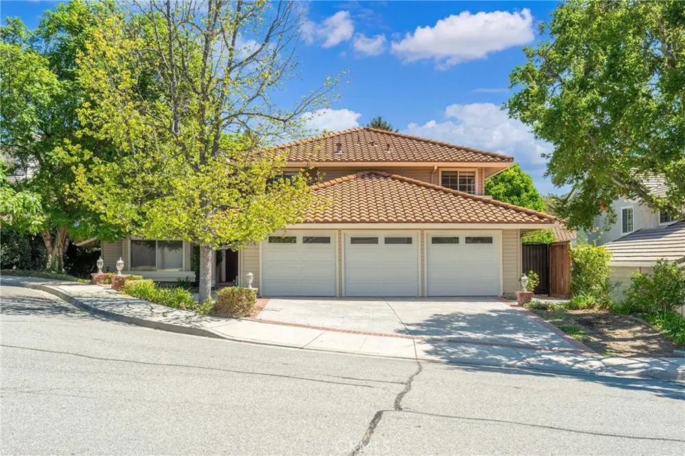 914 Sterling Oaks Court Oak Park, CA 91377