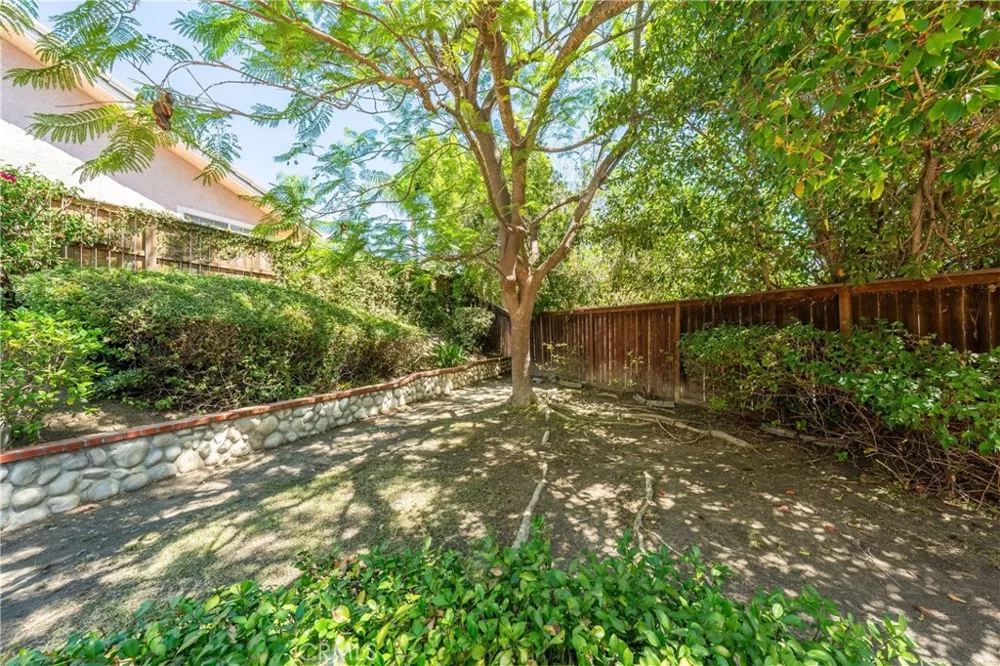 914 Sterling Oaks Court Oak Park, CA 91377