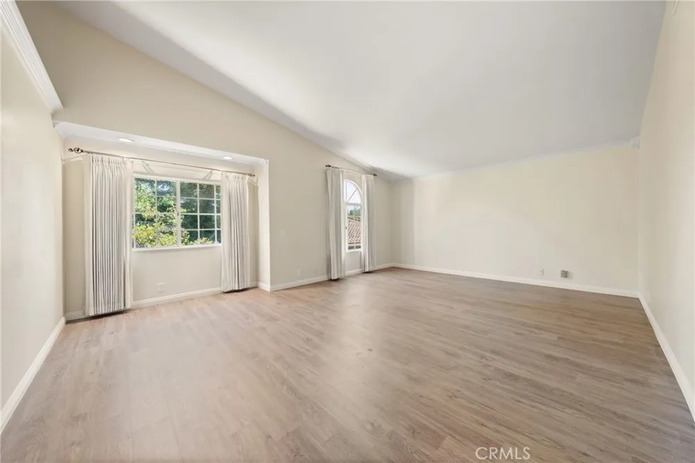914 Sterling Oaks Court Oak Park, CA 91377