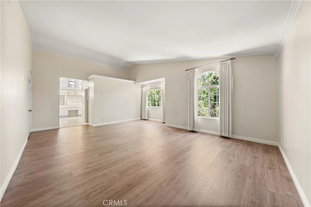 914 Sterling Oaks Court Oak Park, CA 91377