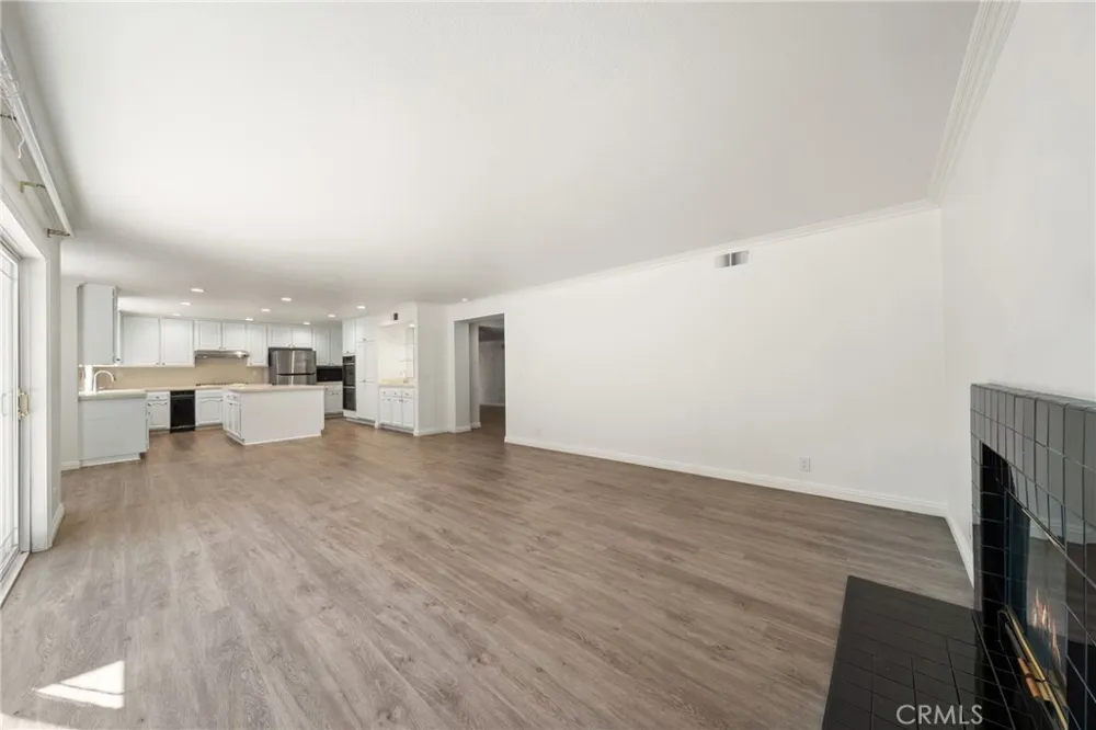 914 Sterling Oaks Court Oak Park, CA 91377