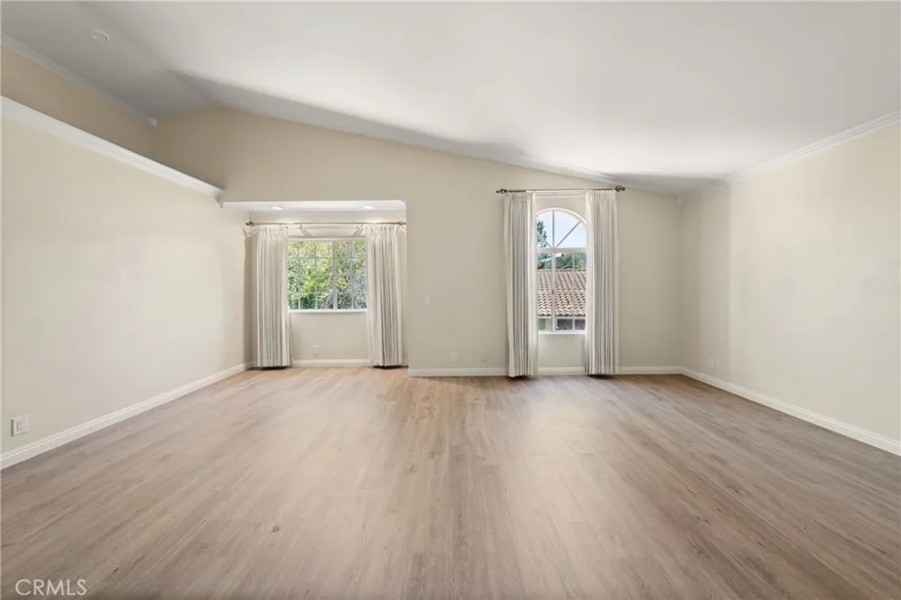 914 Sterling Oaks Court Oak Park, CA 91377
