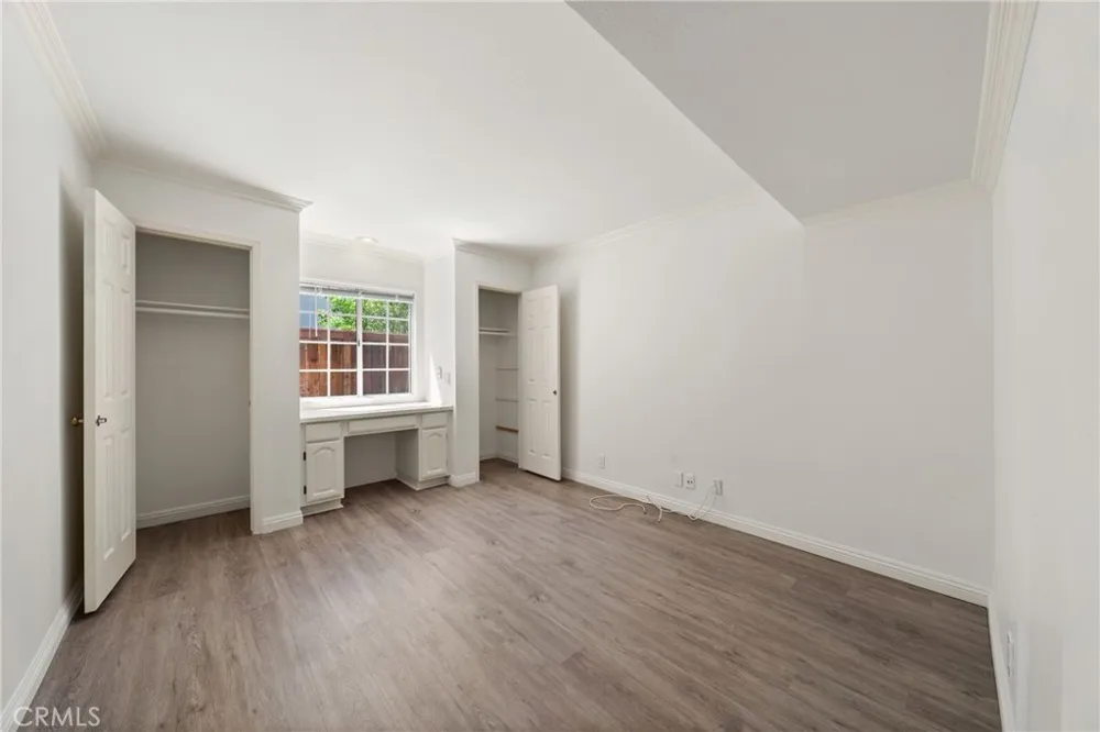 914 Sterling Oaks Court Oak Park, CA 91377