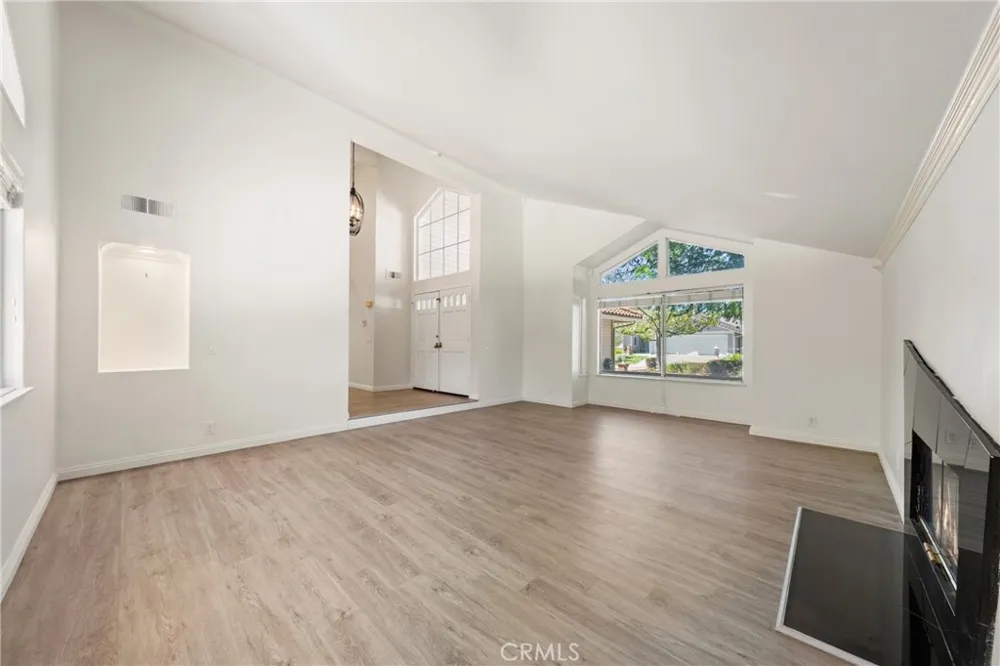 914 Sterling Oaks Court Oak Park, CA 91377