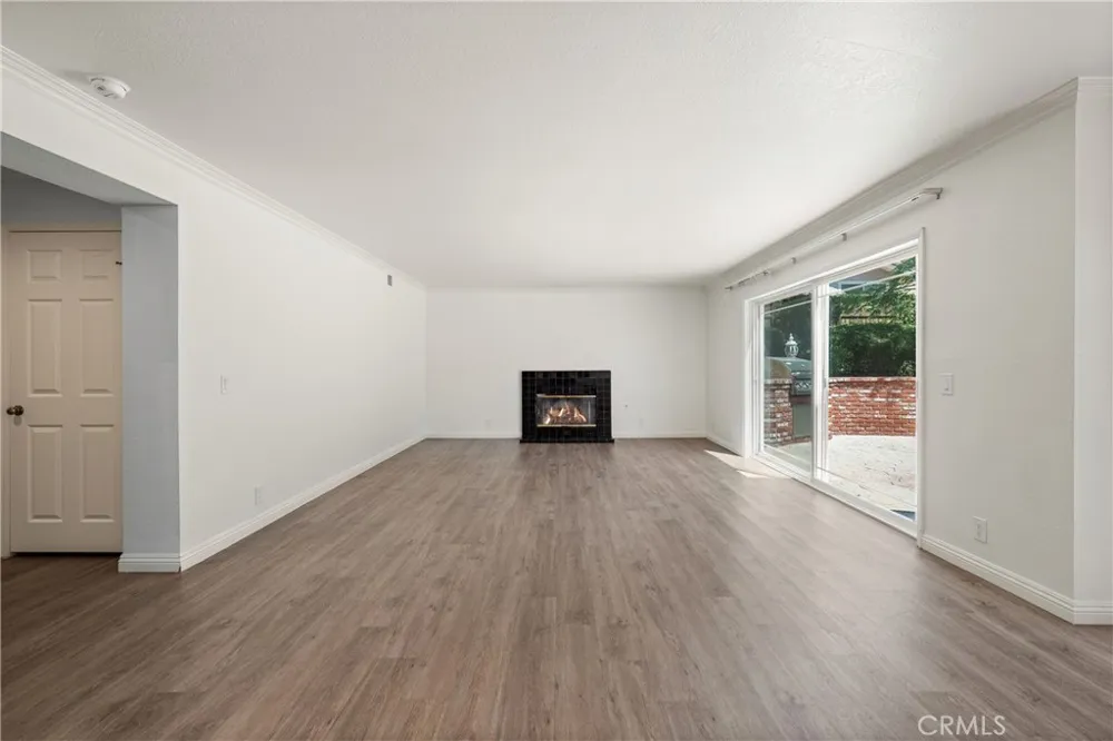 914 Sterling Oaks Court Oak Park, CA 91377
