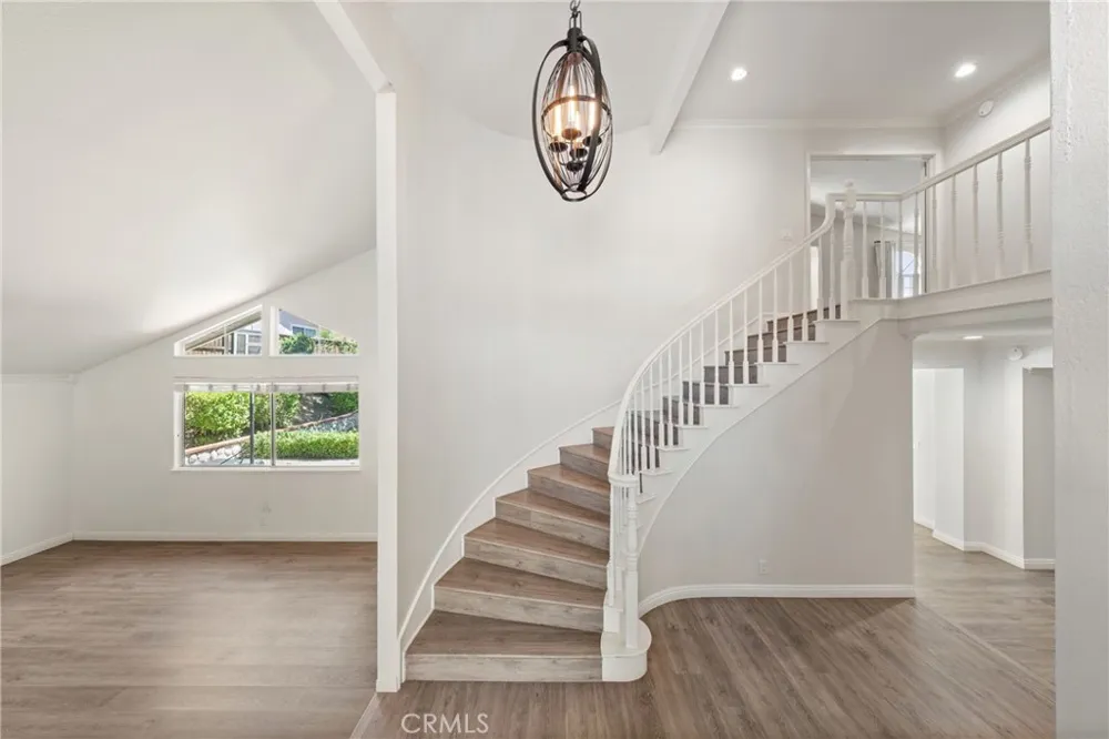914 Sterling Oaks Court Oak Park, CA 91377