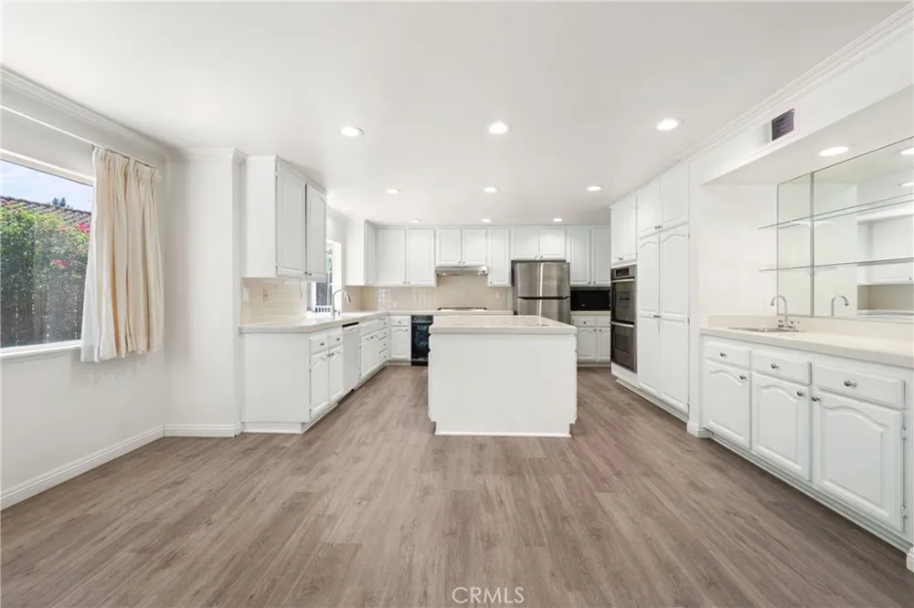 914 Sterling Oaks Court Oak Park, CA 91377