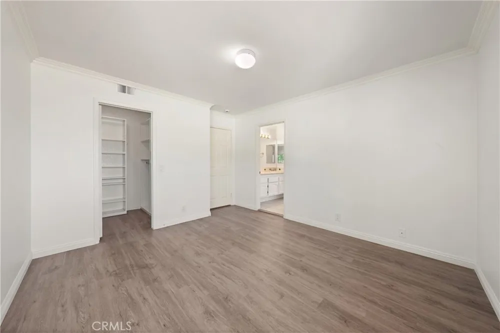 914 Sterling Oaks Court Oak Park, CA 91377