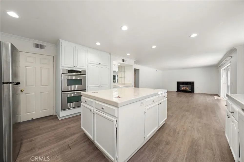914 Sterling Oaks Court Oak Park, CA 91377